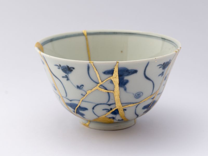 Hàn gắn đồ gốm sứ